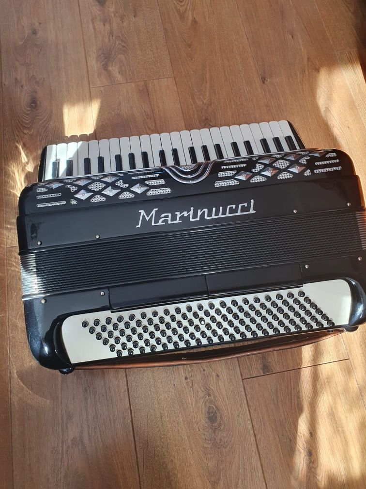 Akordeon Marinucci 120 basów, 4 chóry Musette