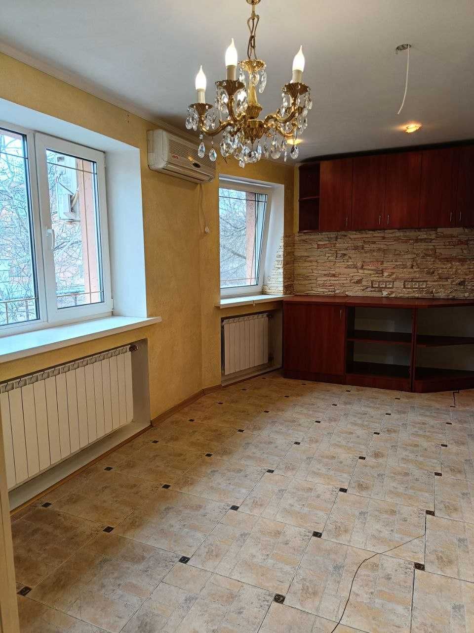Продаж 3-х кімнатна квартира ЦЕНТР вул. Соборності 49.