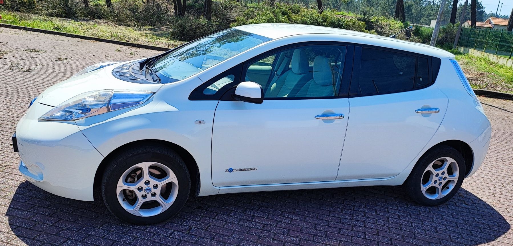 Nissan Leaf para 100km de autonomia
