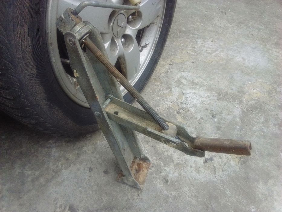 Іж-комбі,фари,комбінація приладів,домкрат,2 диски, ключ колісний.