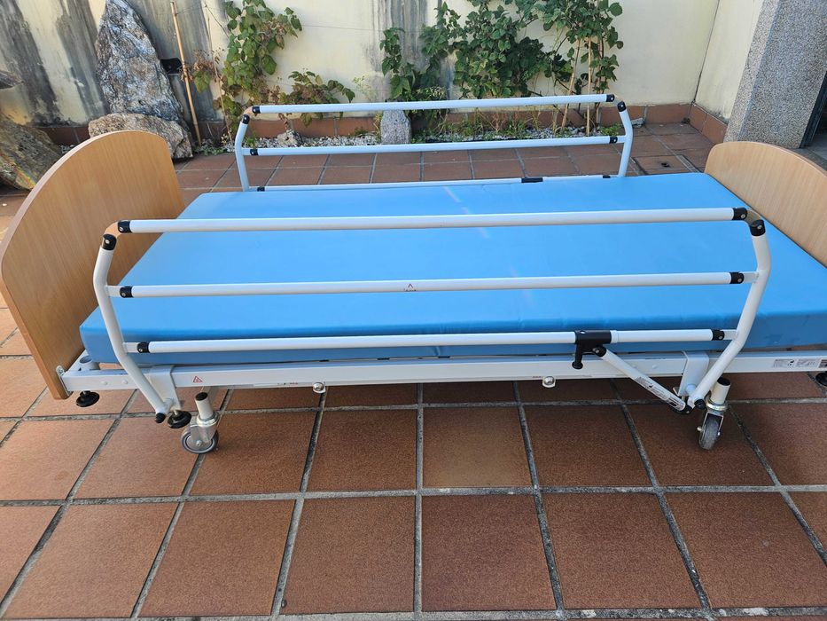 Cama Articulada Elétrica Hospitalar com Elevação Tesoura JMS