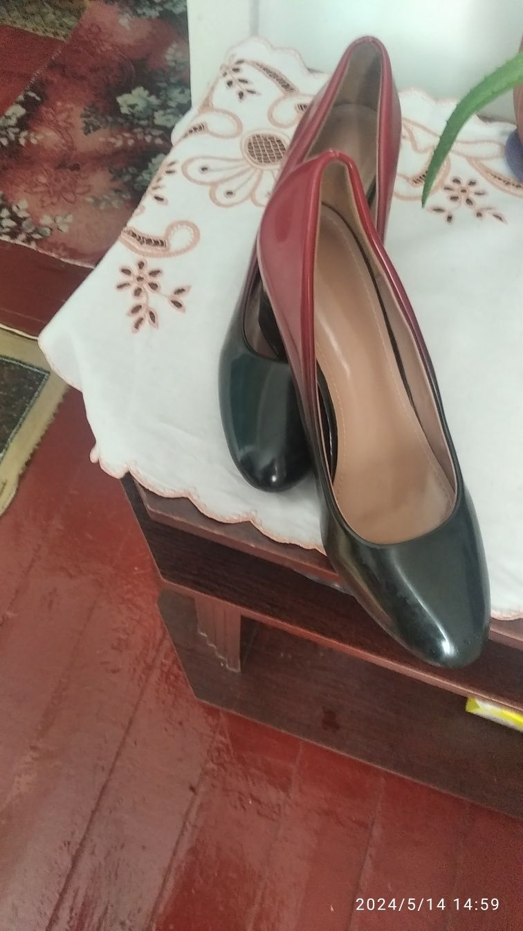 Продам жіночі туфлі