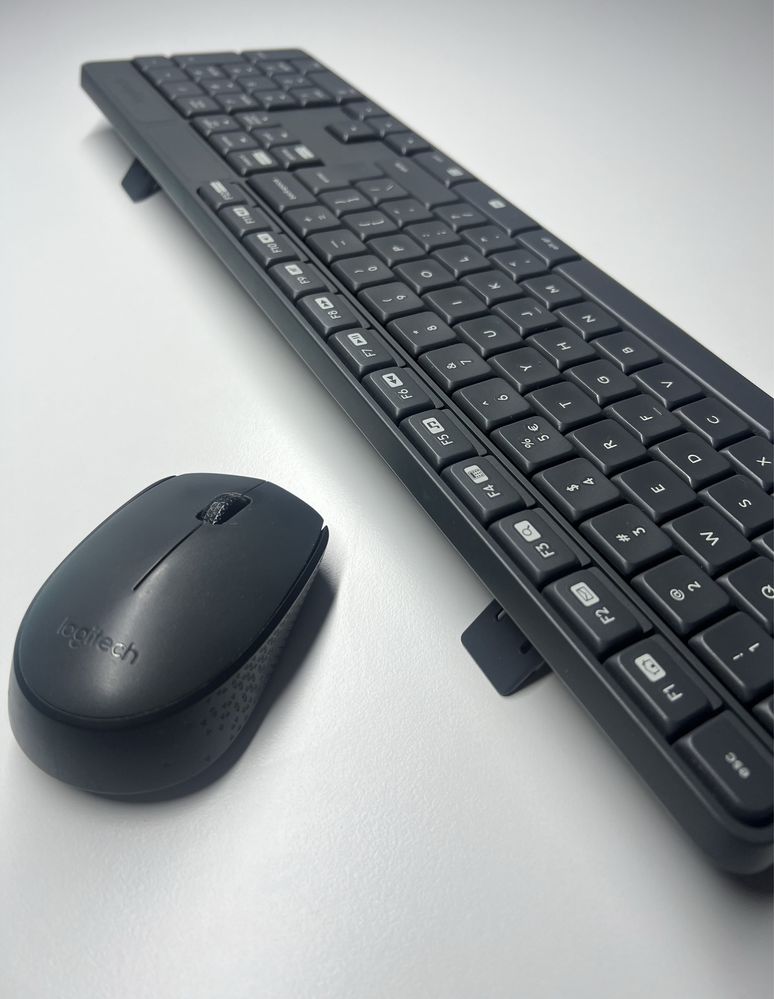 Zestaw trwałej bezprzewodowej klawiatury i myszy LOGITECH MK235 QWERTY