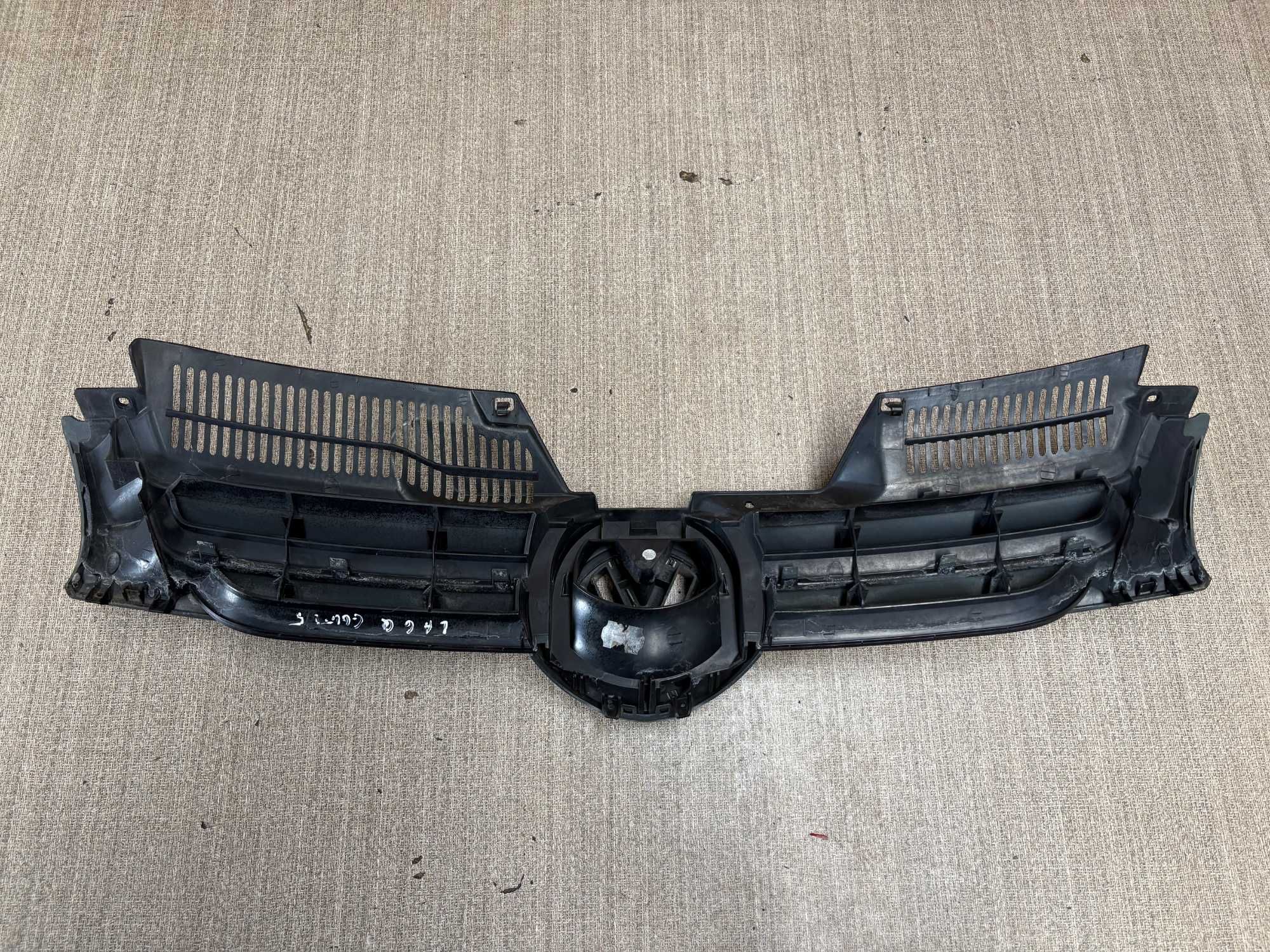 grill/atrapa volkswagen golf 5 kolor la6q