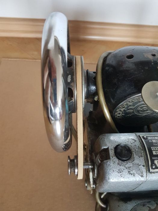 Maszyna do szycia Singer z pedałem