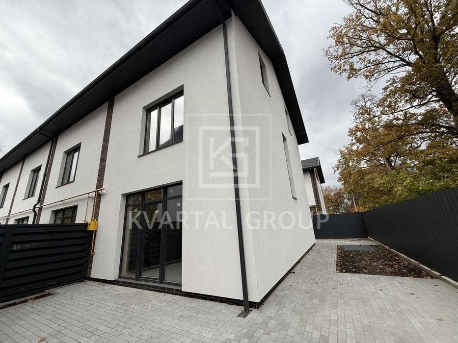 Без козайномимісії! Таунхаус в центрі міста з готовим дизайном