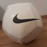 Piłka nike z podpisem J.Dudek
