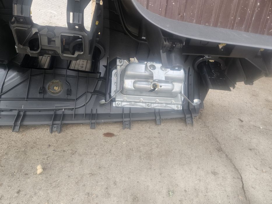 Deska rozdzielcza konsola kokpit pasy poduszki ford Focus mk2 2005r