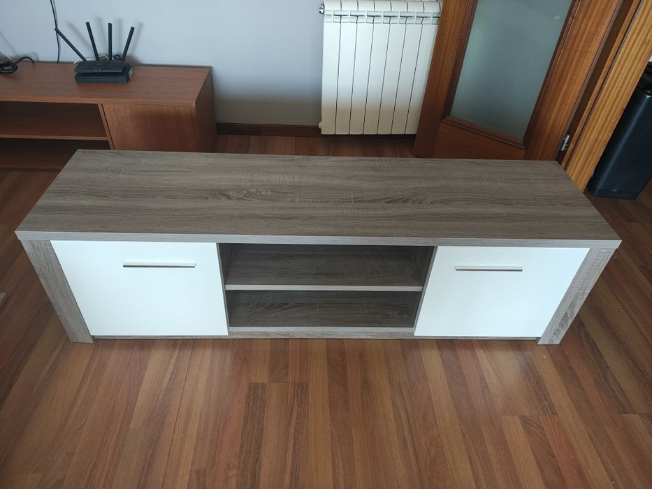 Móvel para TV com 170cm e 2 portas
