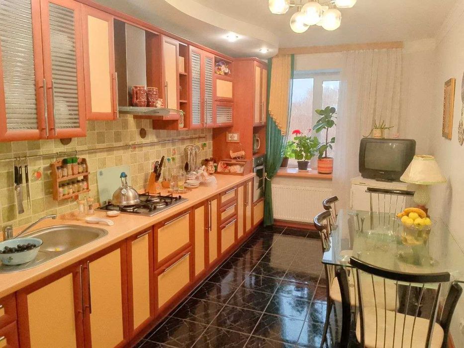 3 кімнатна з лічильником тепла та ремонтом по вул. Льотна, р-н Бойова