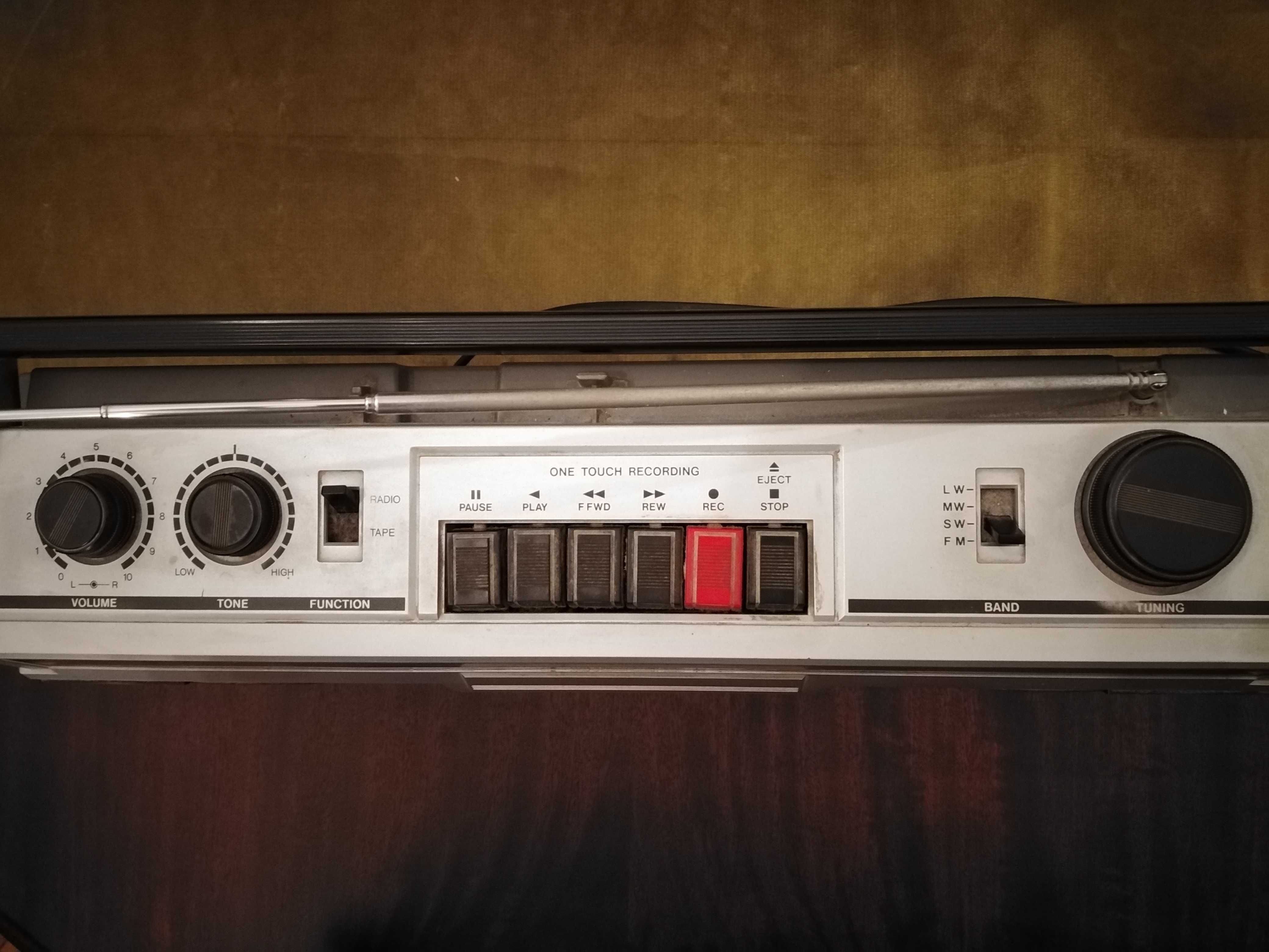 Rádio e gravador cassetes Sanyo M9802L