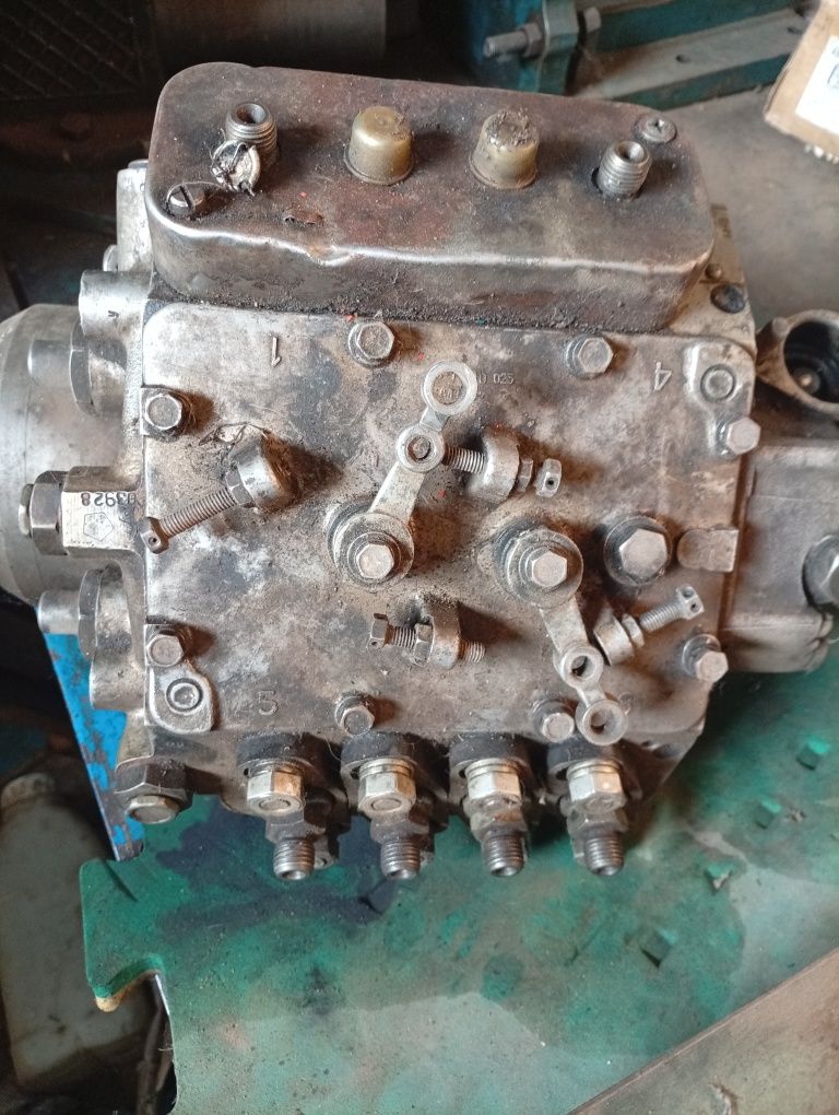 Продам паливний насос автомобіля камаз