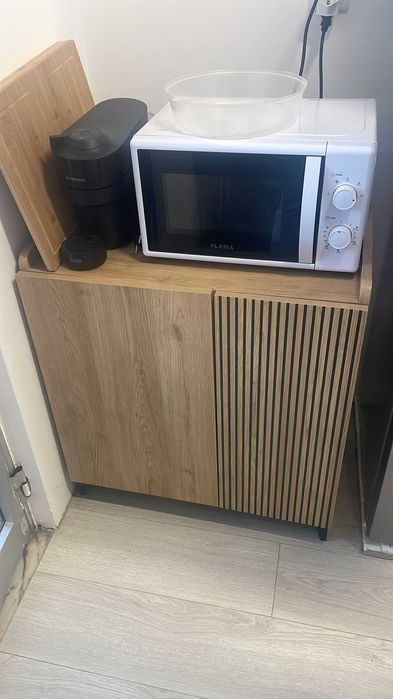 À Venda - Móvel - Microondas - Máquina de café (Tudo incluído)