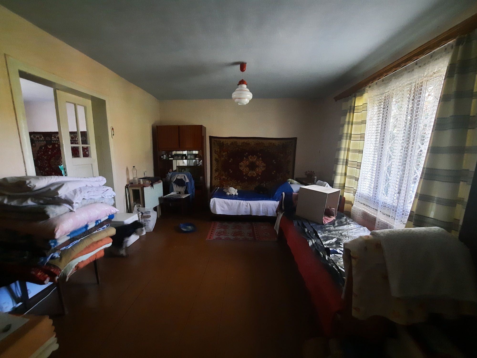 Житловий будинок з великою земельною ділянкою смт. Журавно