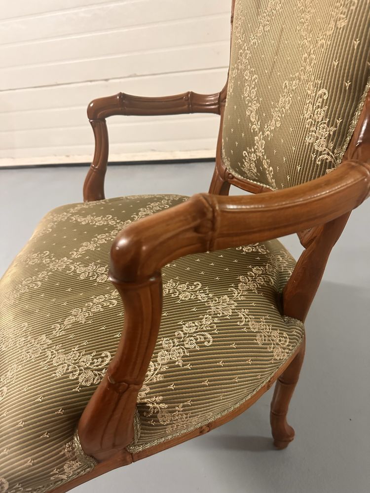Poltrona, cadeira com braços