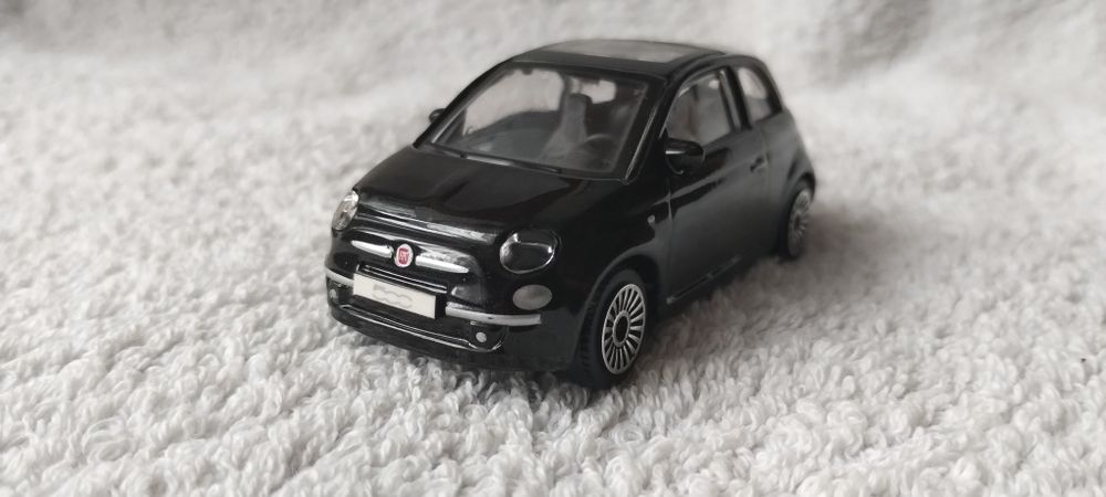 Bburago Fiat 500 w skali 1/43