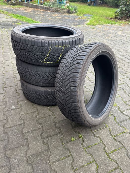Opony zimowe Yokohama
BluEarth Winter V905 225/45 R19 96 V XL