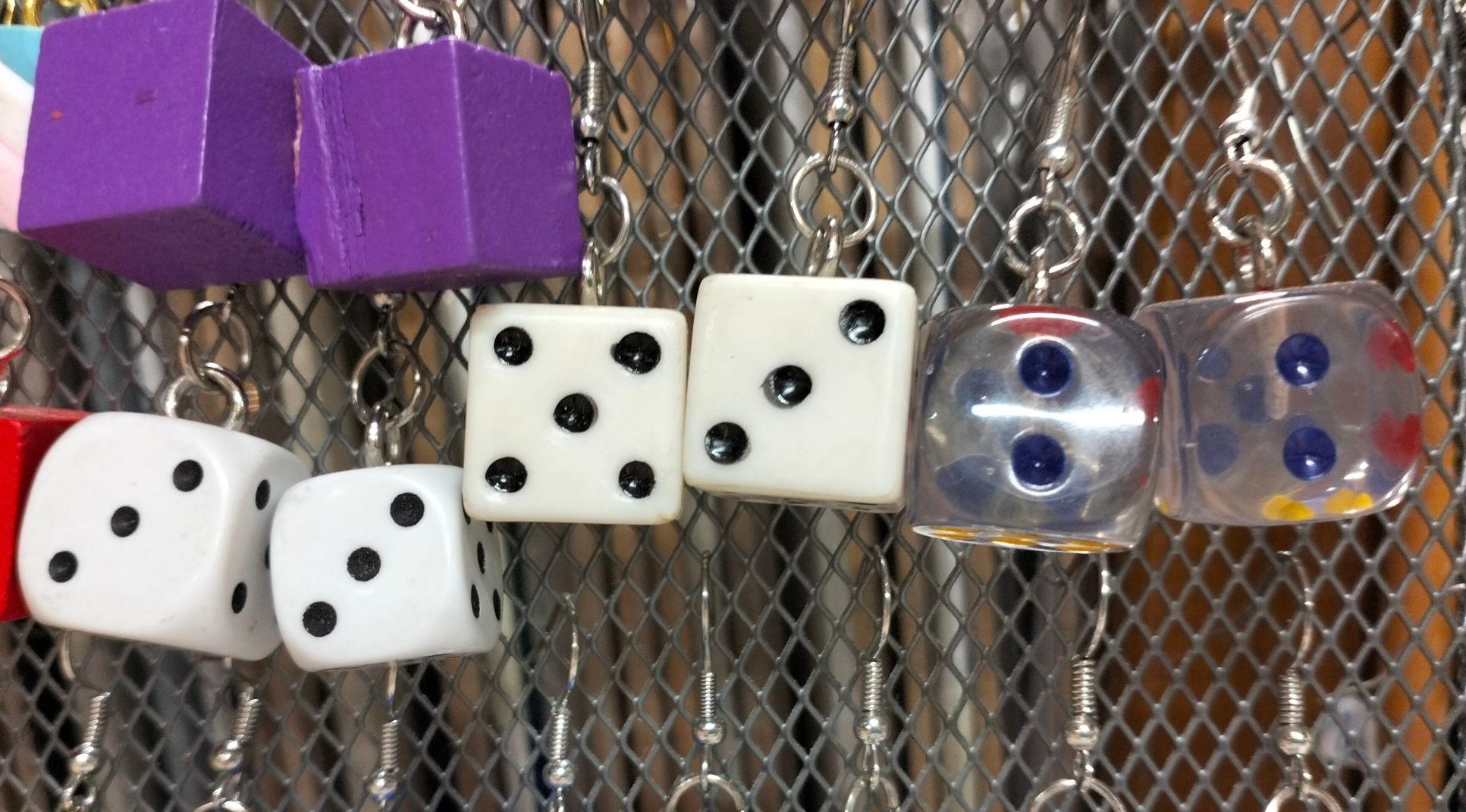 Brincos dados vários modelos