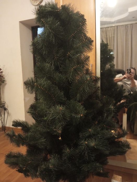 Продається ялинка штучна.