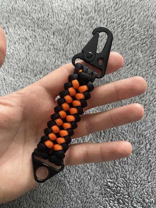 Brelok do kluczy z paracordu