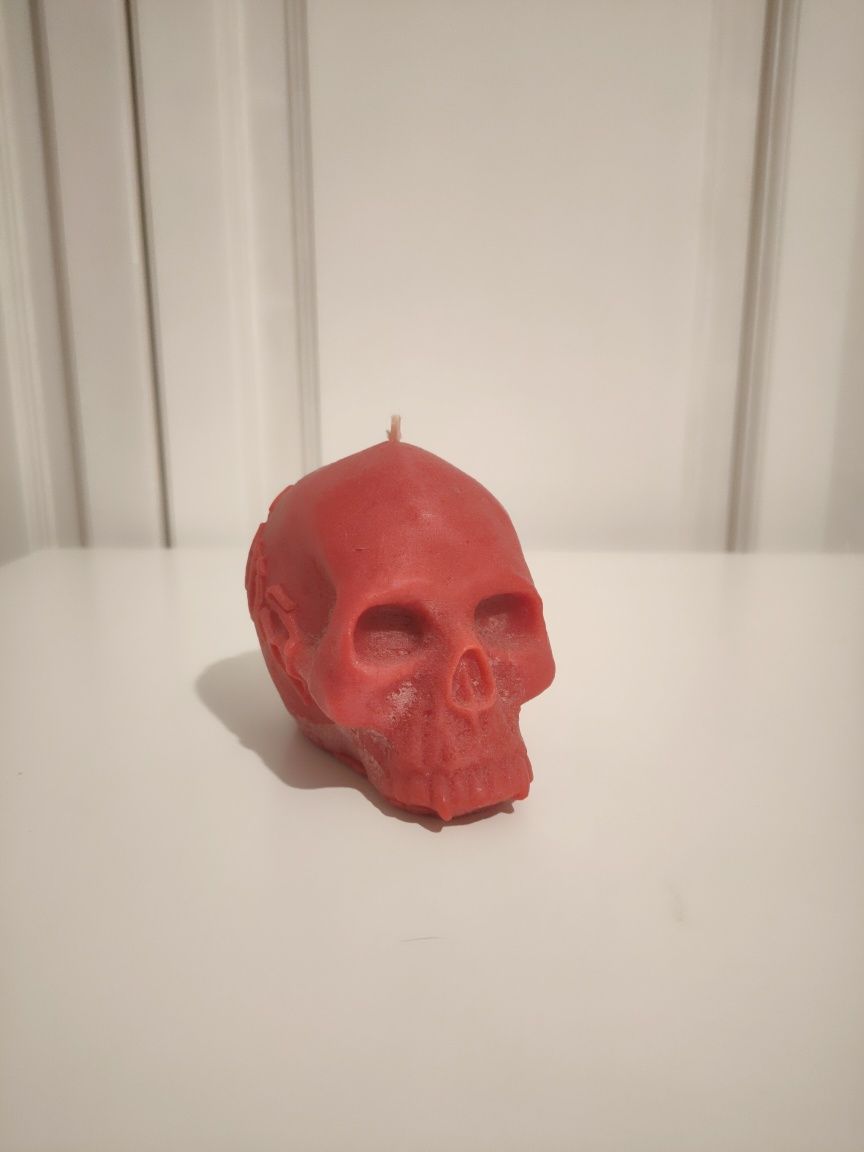 Świeczka w kształcie czaszki, czerwona