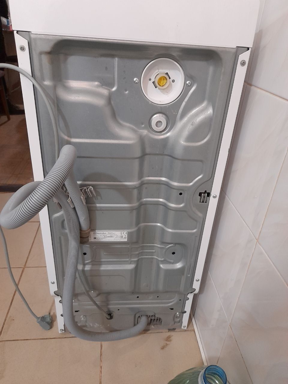 Вертикальна пральна Electrolux EWT-1064 ERW