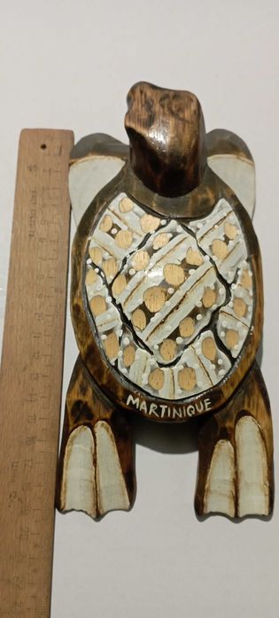 Продається сувенір з дерева