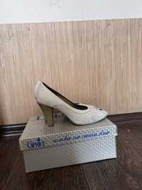 Туфлі Caprise, розмір 37,5, на стопу 24 см