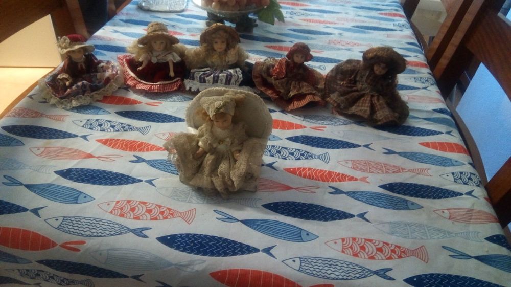 16 Bonecas de porcelana lindissimas grandes ;medias e pequenas