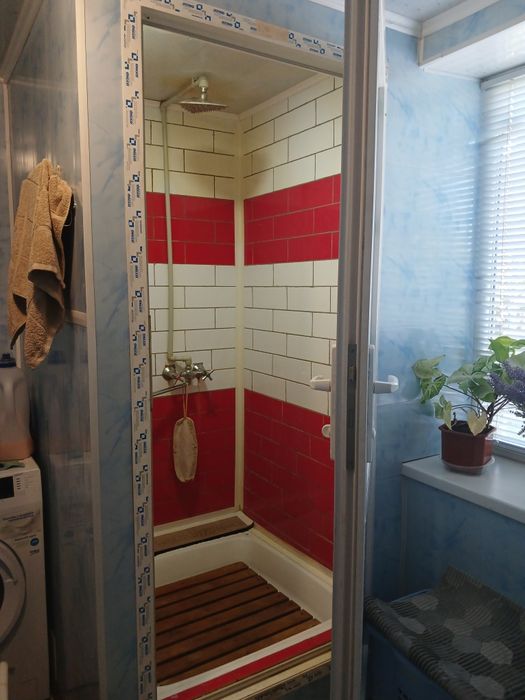 Гарний будинок в затишному місці з озером ,і гарним лісним краєвидом