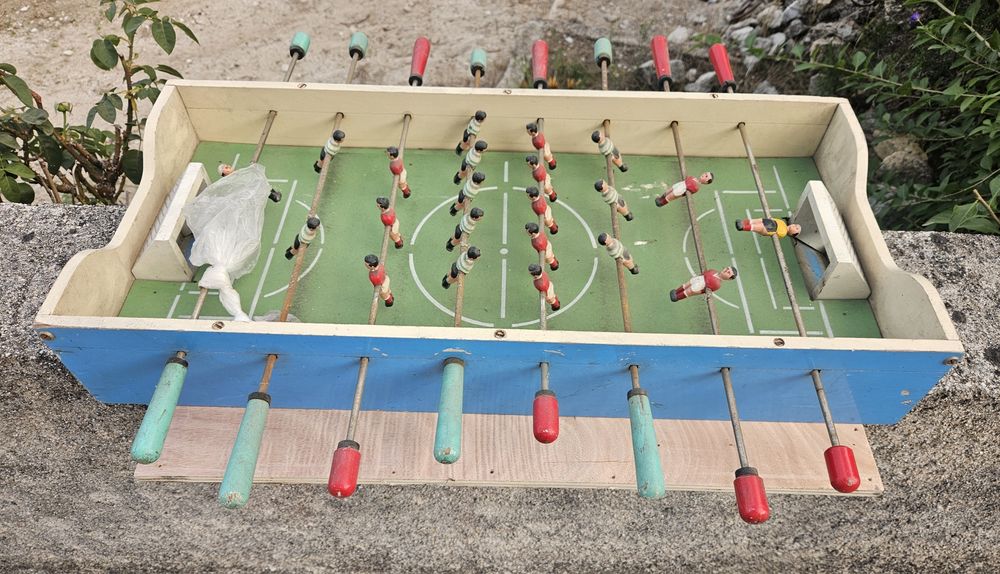 Mesa de matraquilhos antiga de criança