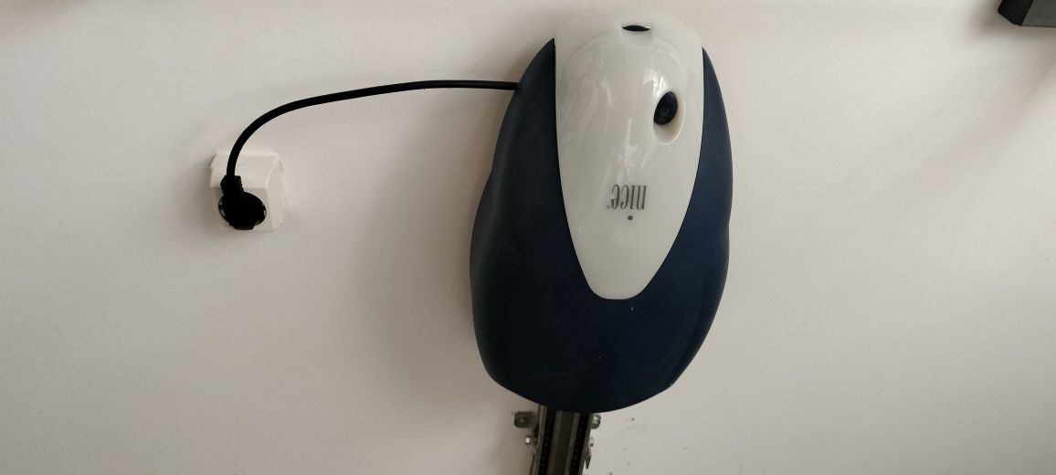 Portão de garagem seccionado com motor (completo)