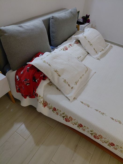 Cama de casal com colchao e cabeceira