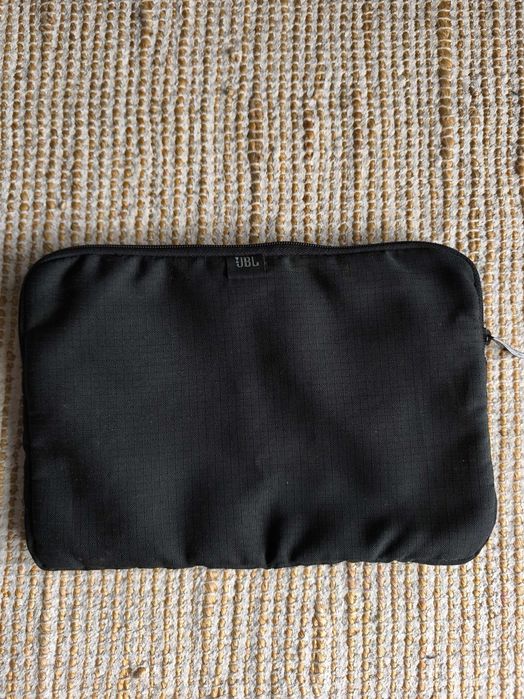 Czarne etui pokrowiec na tablet JBL