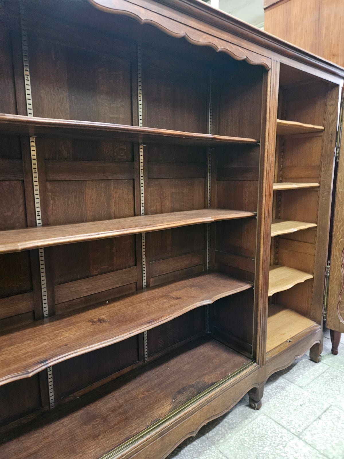 Duża francuska biblioteczka Ludwikowska