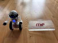 Zabawka Robot WowWee Coder Mip reagujący na gesty