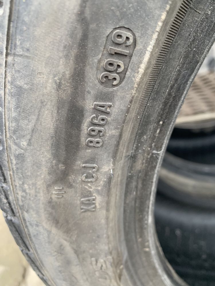 Продам всесезонні шини ( 2 шт) Pirelli 225/45 R17