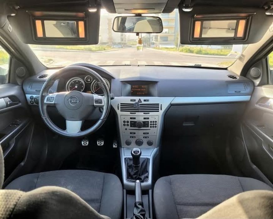 Opel Astra GTC 1.7  125cv
Corro de 5 lugar de duas p