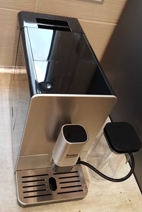 Ekspres ciśnieniowy BEKO CEG5331X