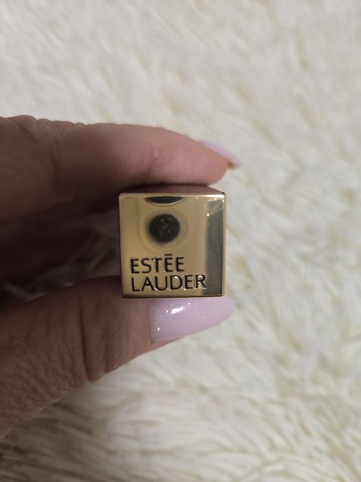 Помада Estee Lauder в оттенке 420  Rebellious Rose