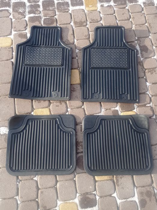 Автоковрики універсальні