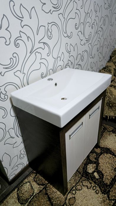 Продам умивальник з тумбою