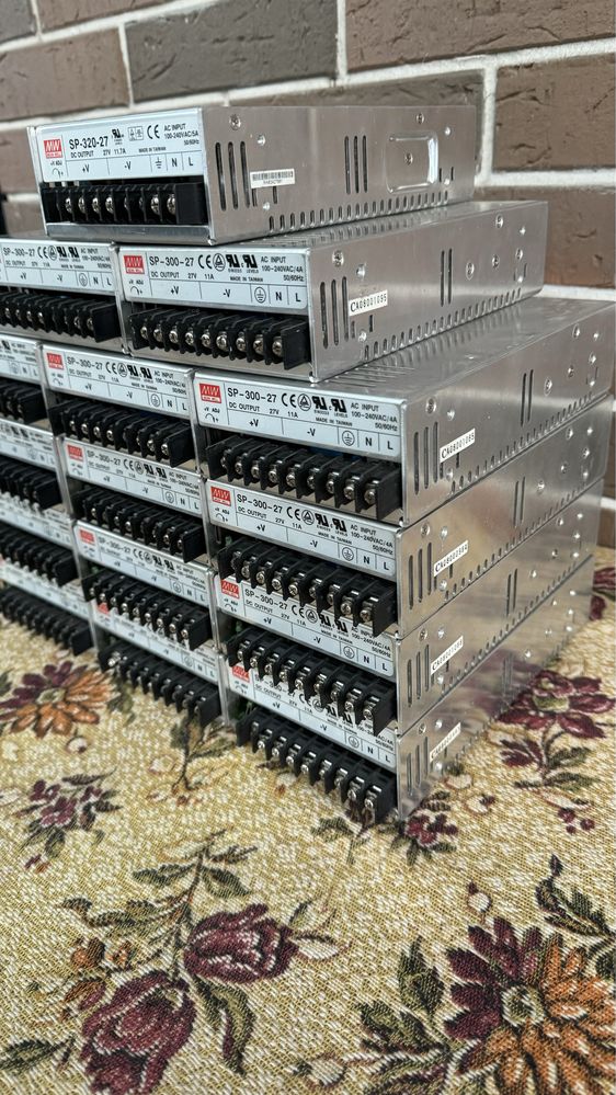 Блоки питания 27 Вольт Mean Well  SP-300-27 с активным охлаждением.