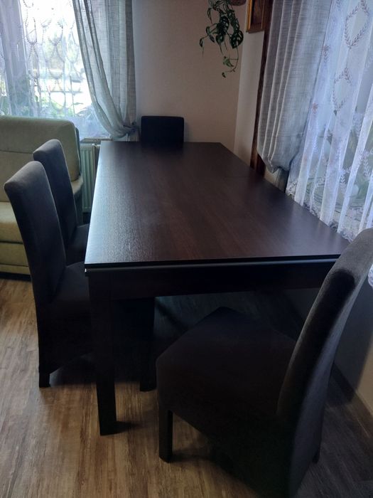 Rozkładany stół + 12 krzeseł + ława