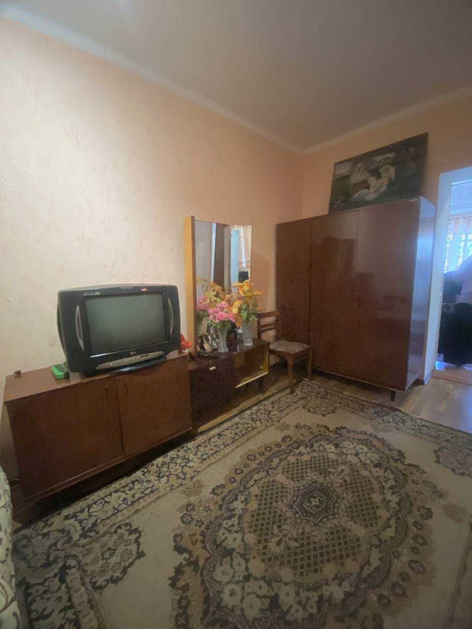 Два будинки на одному дворі на Слободці!