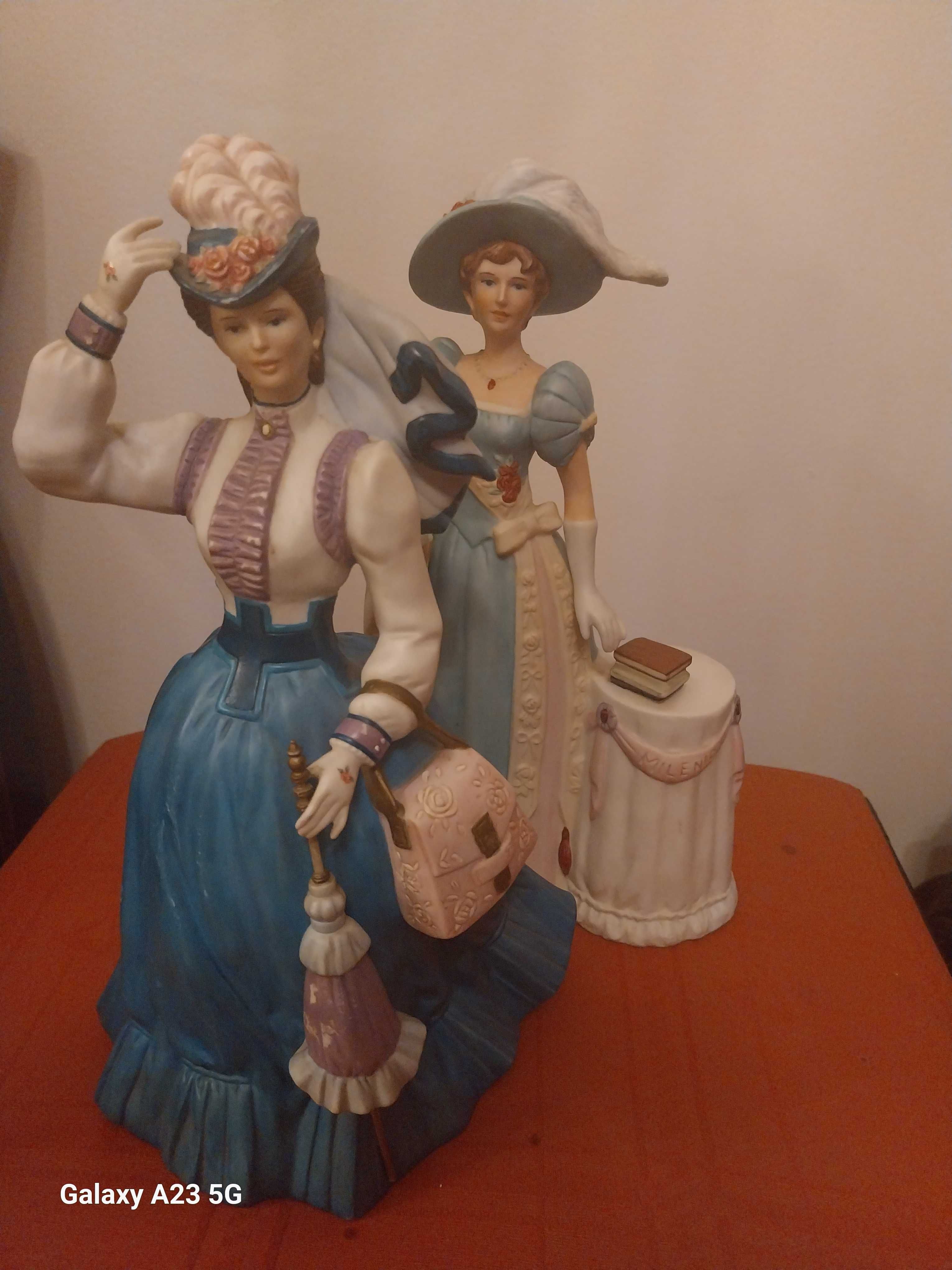 Figuras decorativas em porcelana.