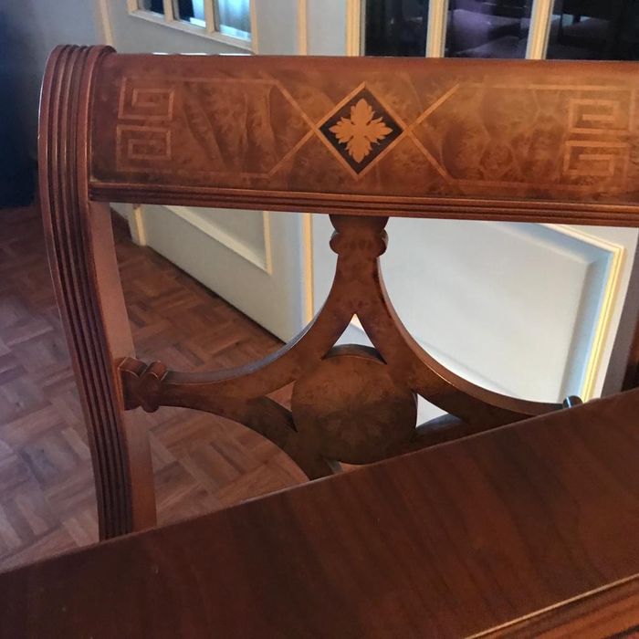 Mesa de Jogo e Cadeiras