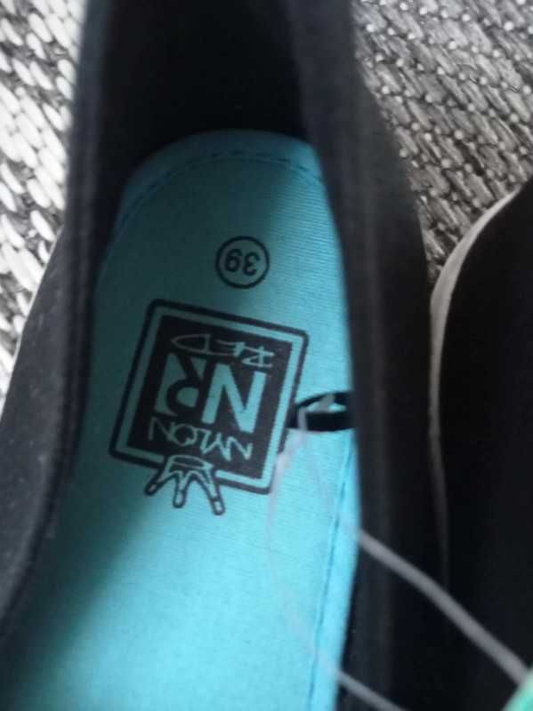 nowe wsuwane tenisówki 39