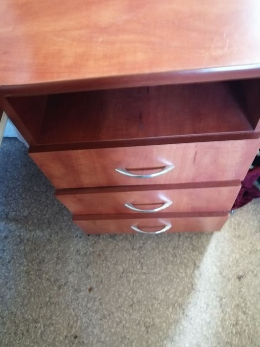 продам рабочий стол в новом состоянии !