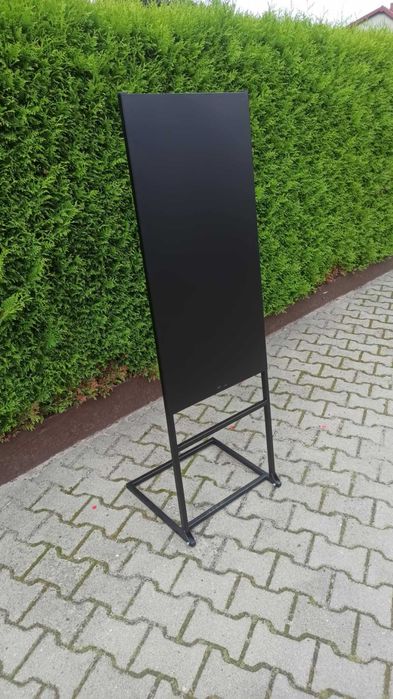 Produkcja stojaków ekspozycyjnych